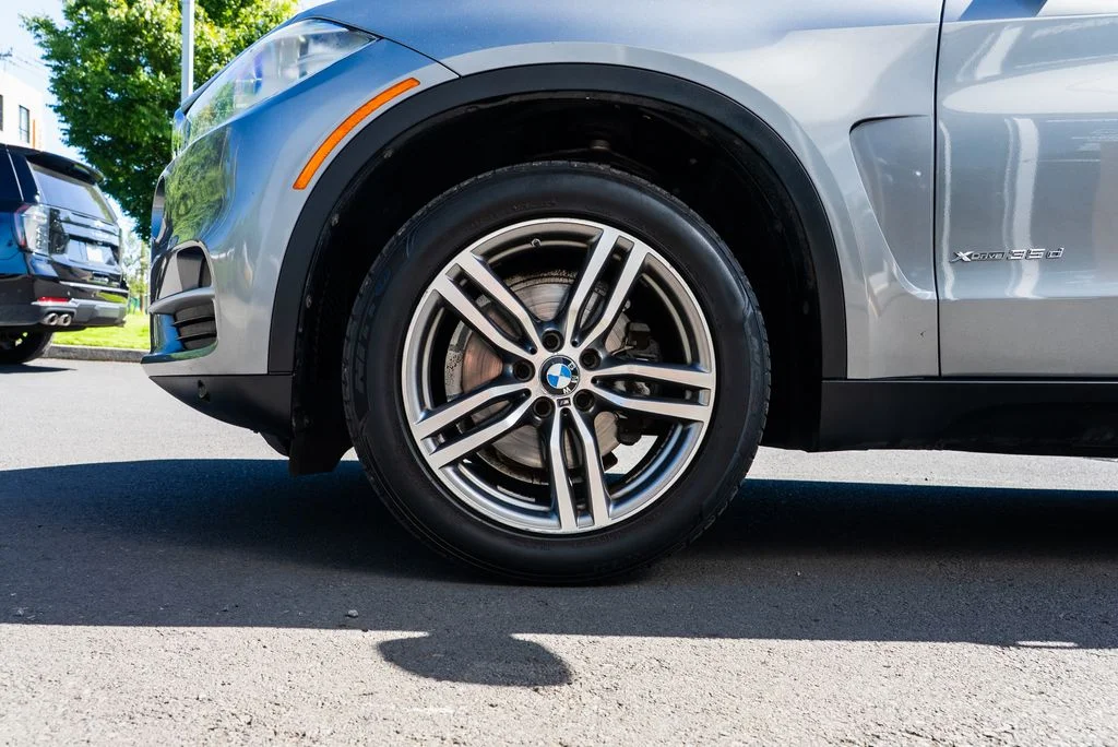 Used 2015 Gray BMW xDrive35d image 7
