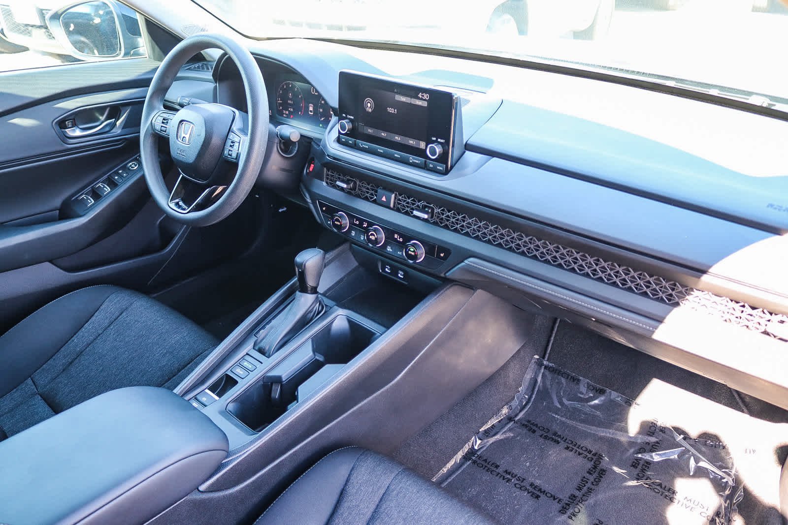 Used 2025 Canyon River Blue Metallic Honda SE image 16
