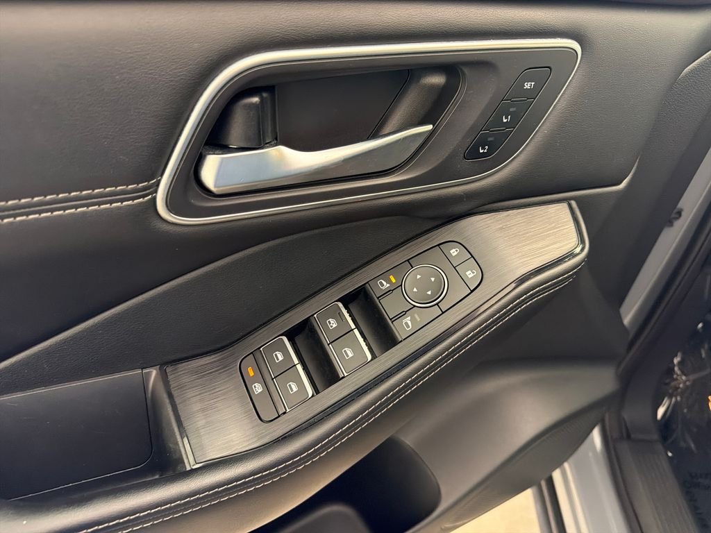 Used 2021 Boulder Gray Nissan SL image 11