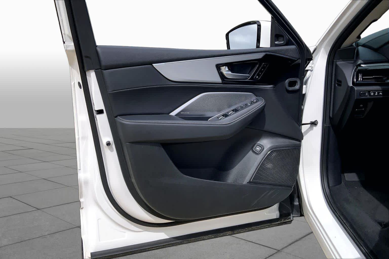 Used 2026 Platinum White Pearl Acura w/Technology Package image 10