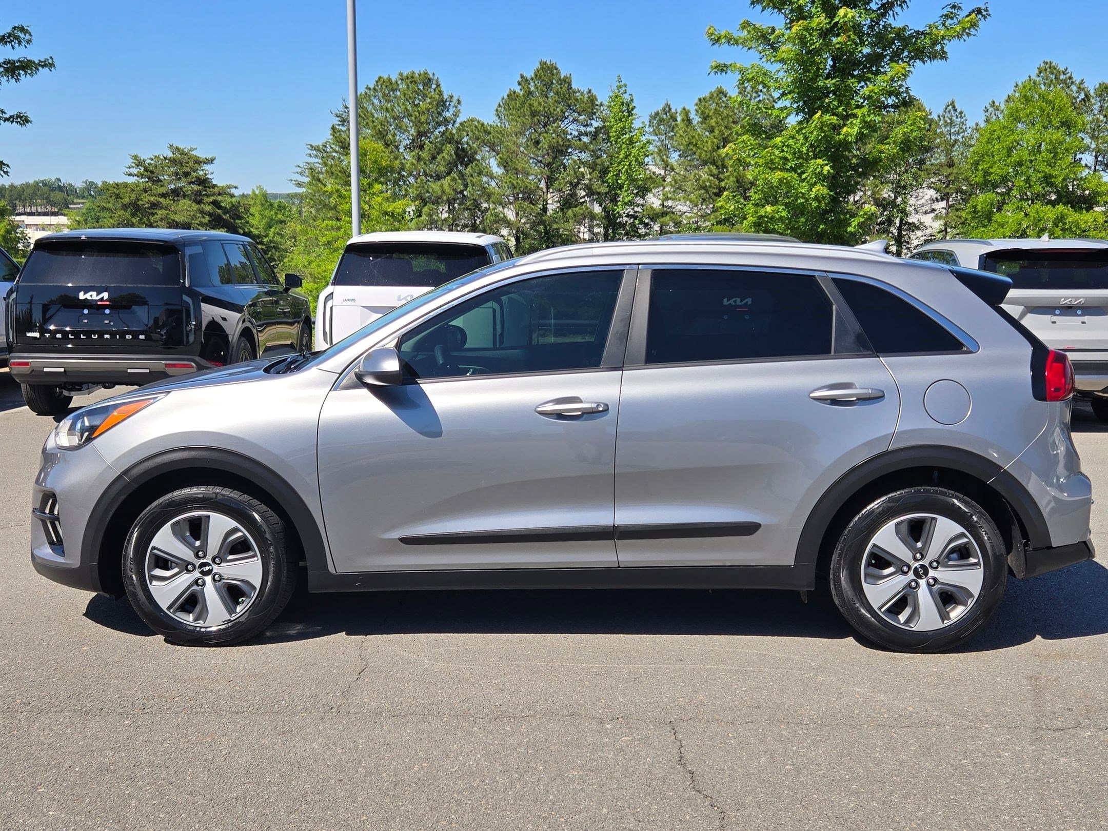 Used 2022 Steel Gray Kia LX image 4