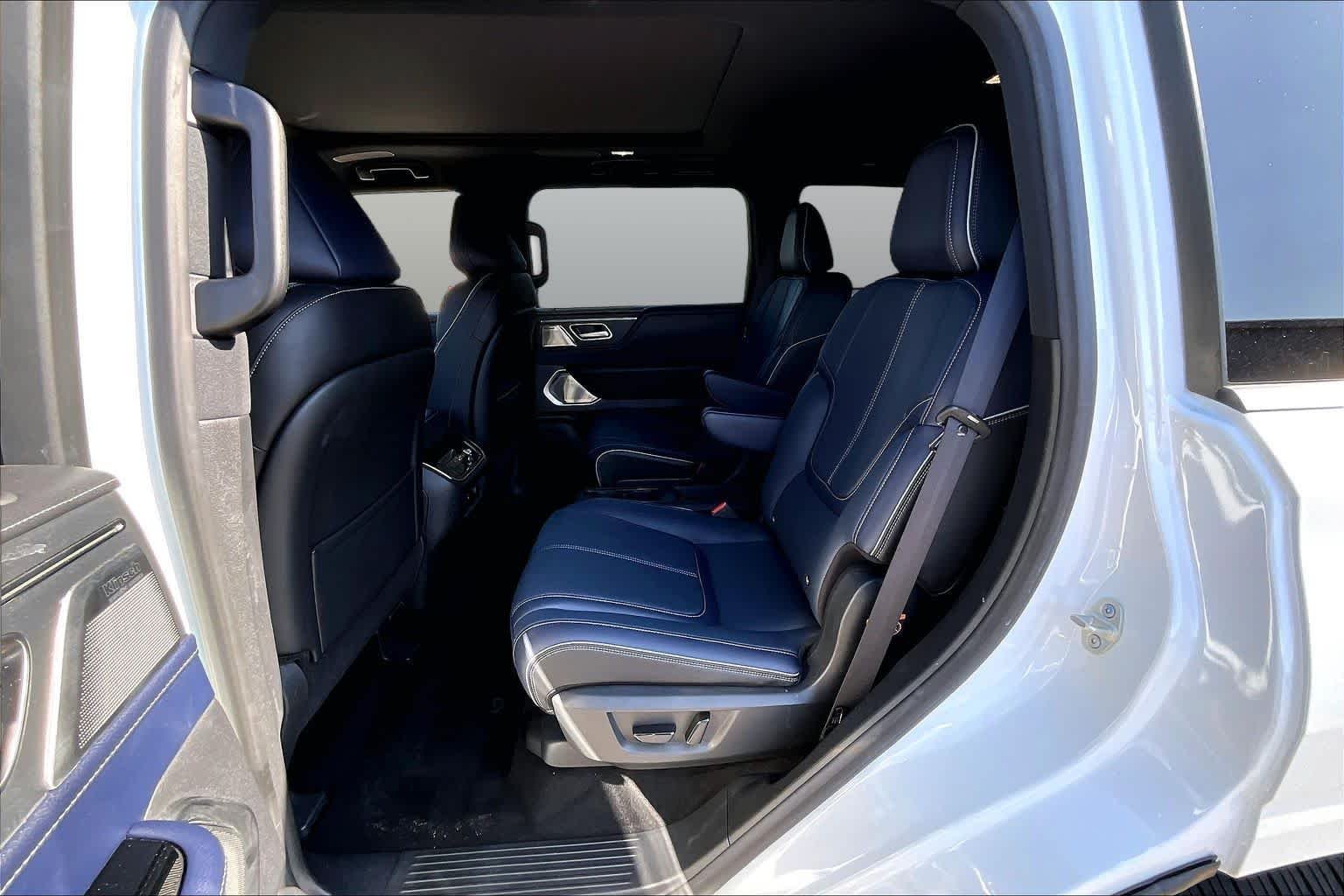 Used 2026 Radiant White/Black Obsidian INFINITI SPORT image 20