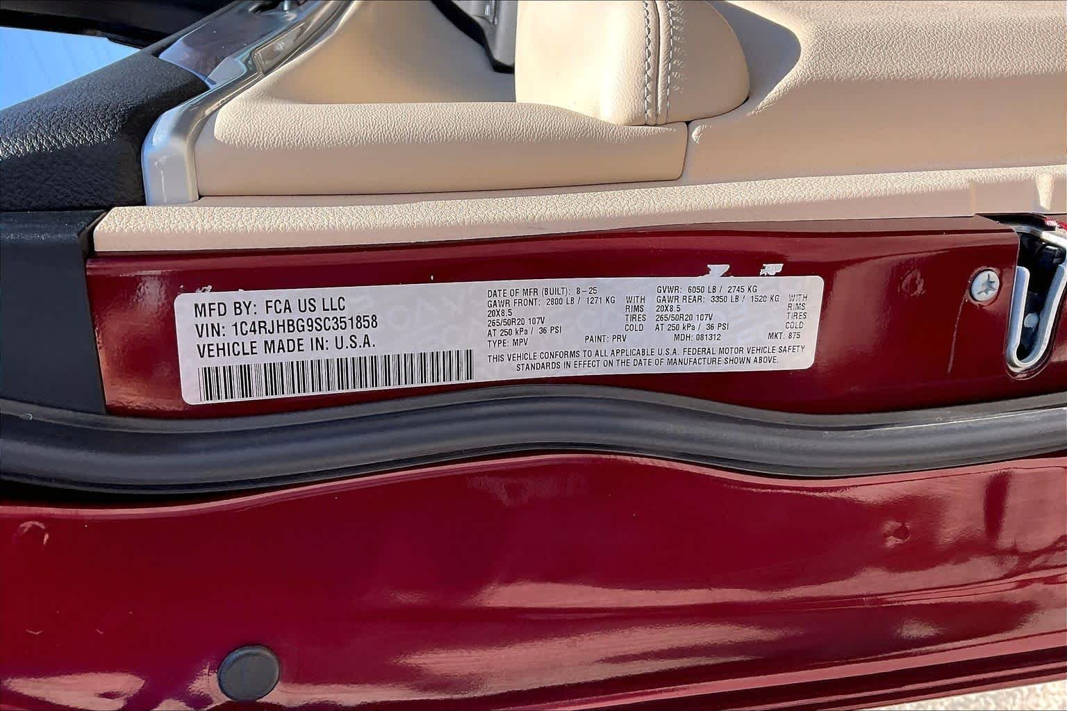 Used 2025 Velvet Red Pearlcoat Jeep Limited image 35