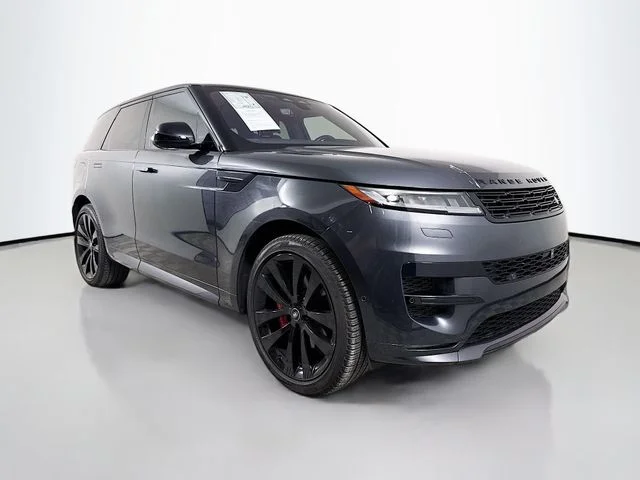 Used 2023 Gray Land Rover SE Dynamic image 3