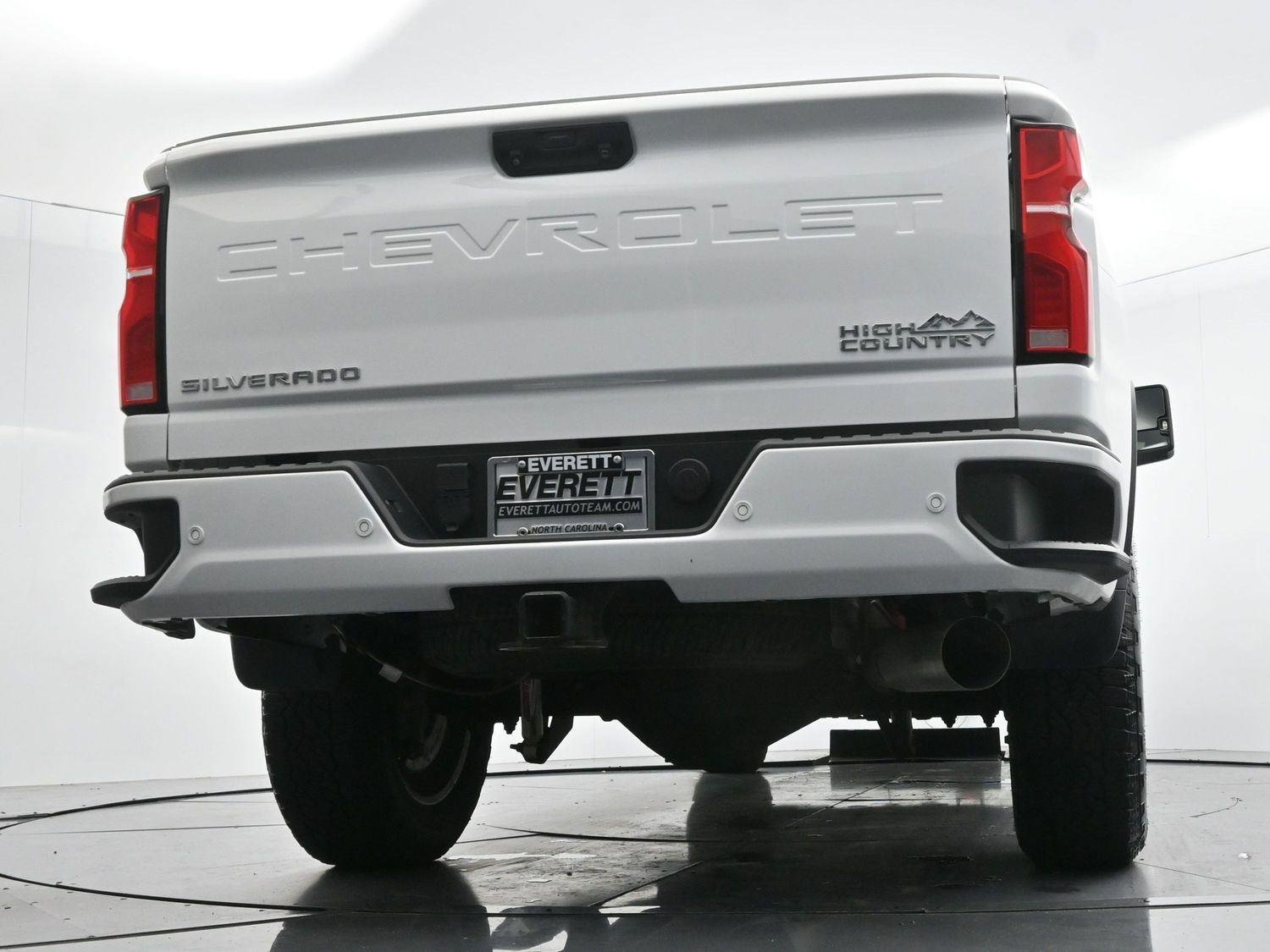 Used 2024 Summit White Chevrolet High Country image 41