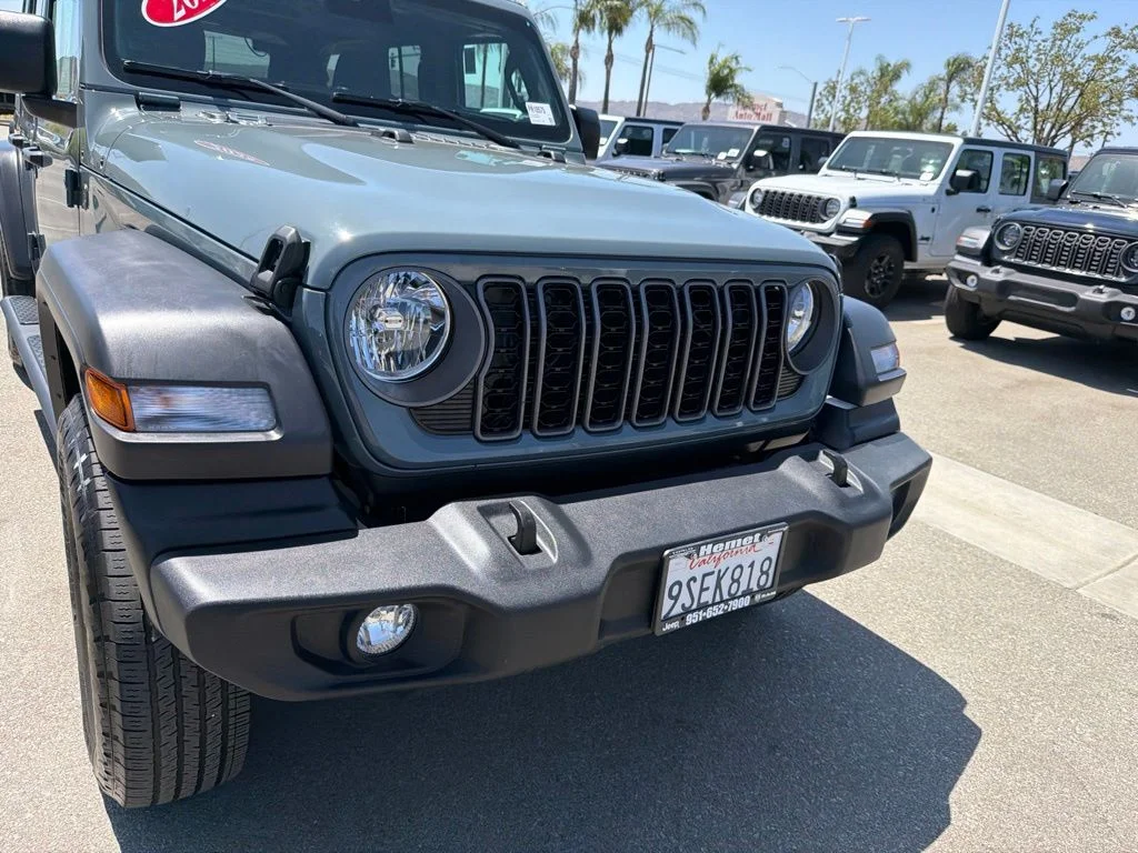 Used 2025 Gray Jeep Sport S image 9