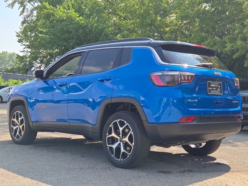 New 2026 Hydro Blue Pearl-Coat Exterior Paint Jeep Limited image 17