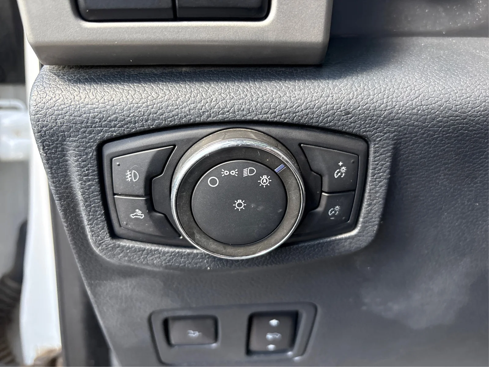 Used 2022 White Ford LARIAT image 12