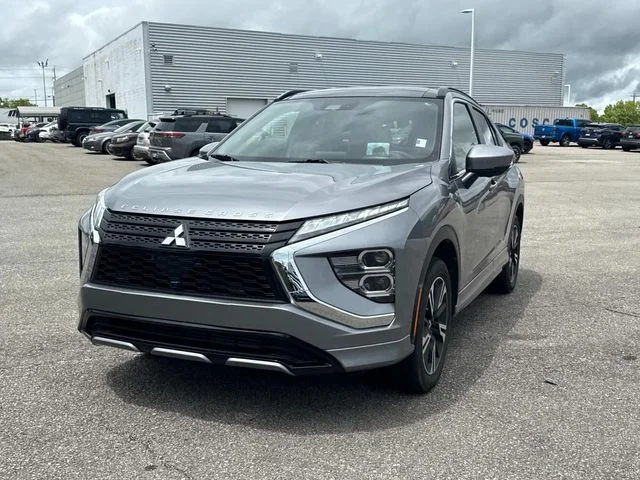 Used 2024 Silver Mitsubishi SEL image 9