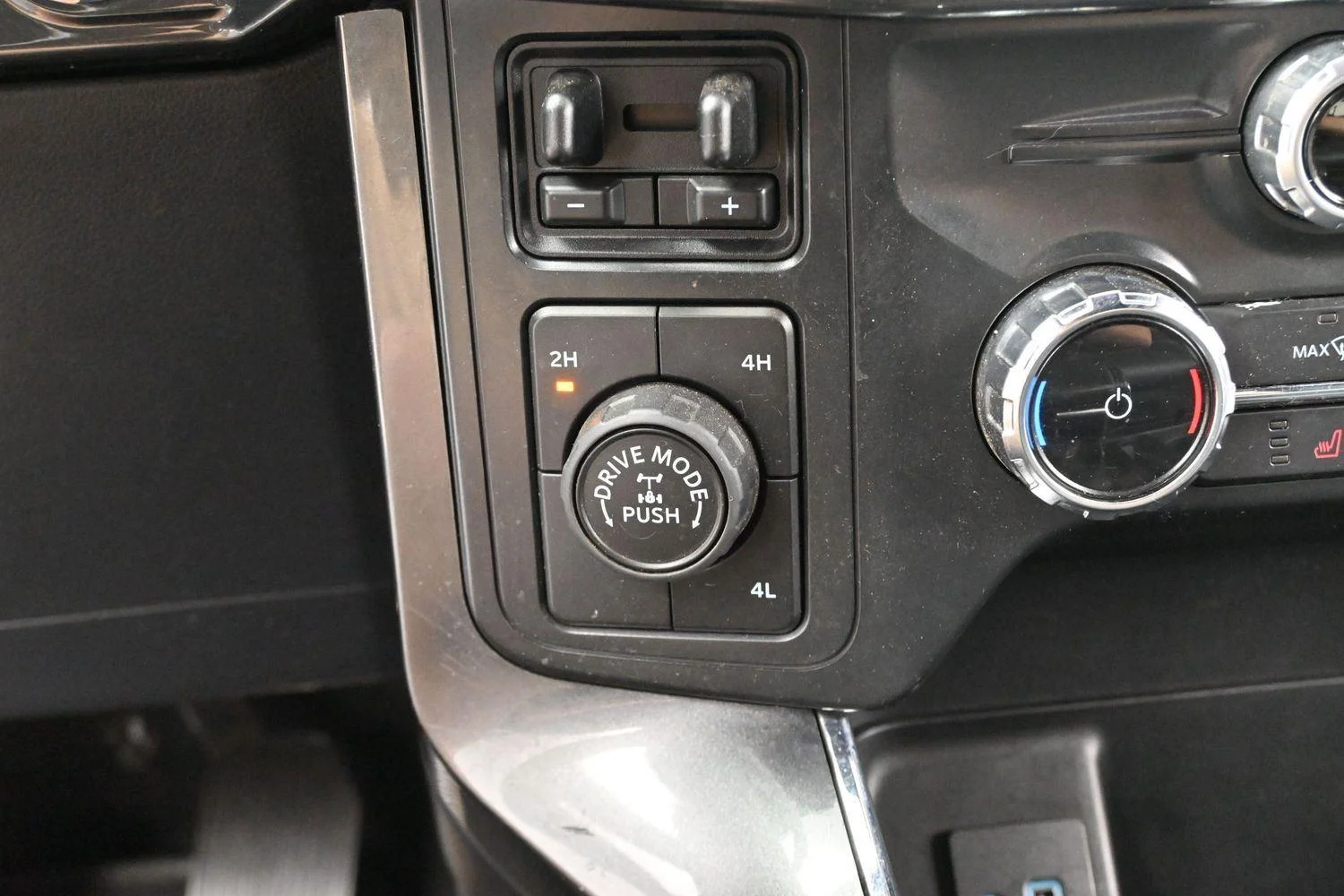 Used 2022 Oxford White Ford XL image 25