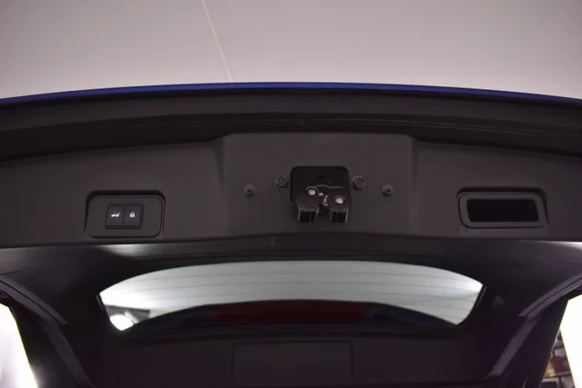 Used 2023 Blue Nissan SL image 17
