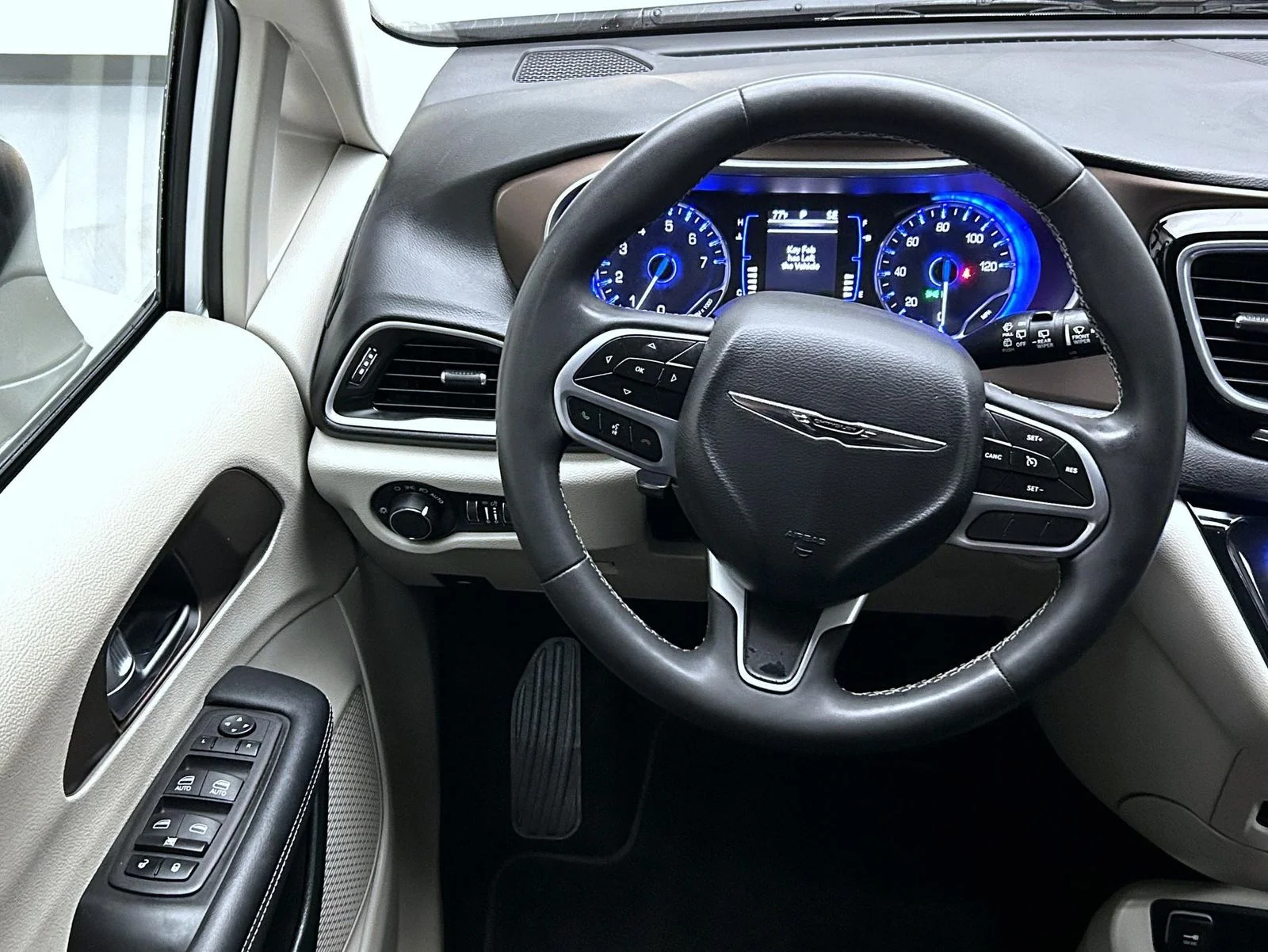 Used 2023 White Chrysler LX image 12