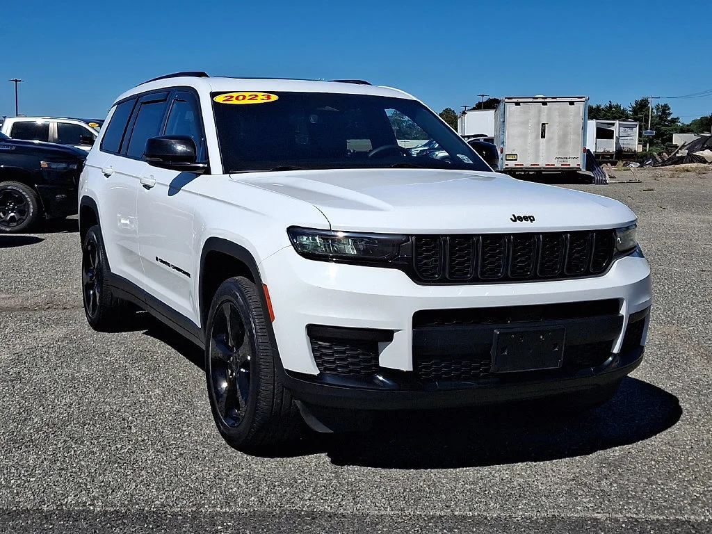 Used 2023 Bright White Clearcoat Jeep Altitude image 2