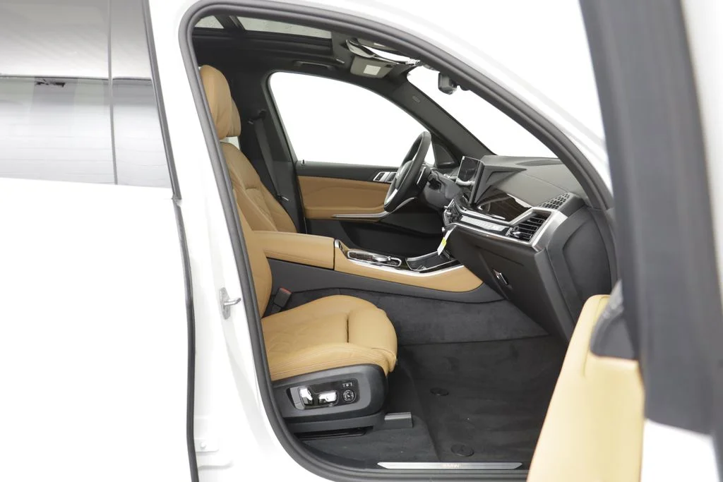 New 2026 White BMW xDrive40i image 19