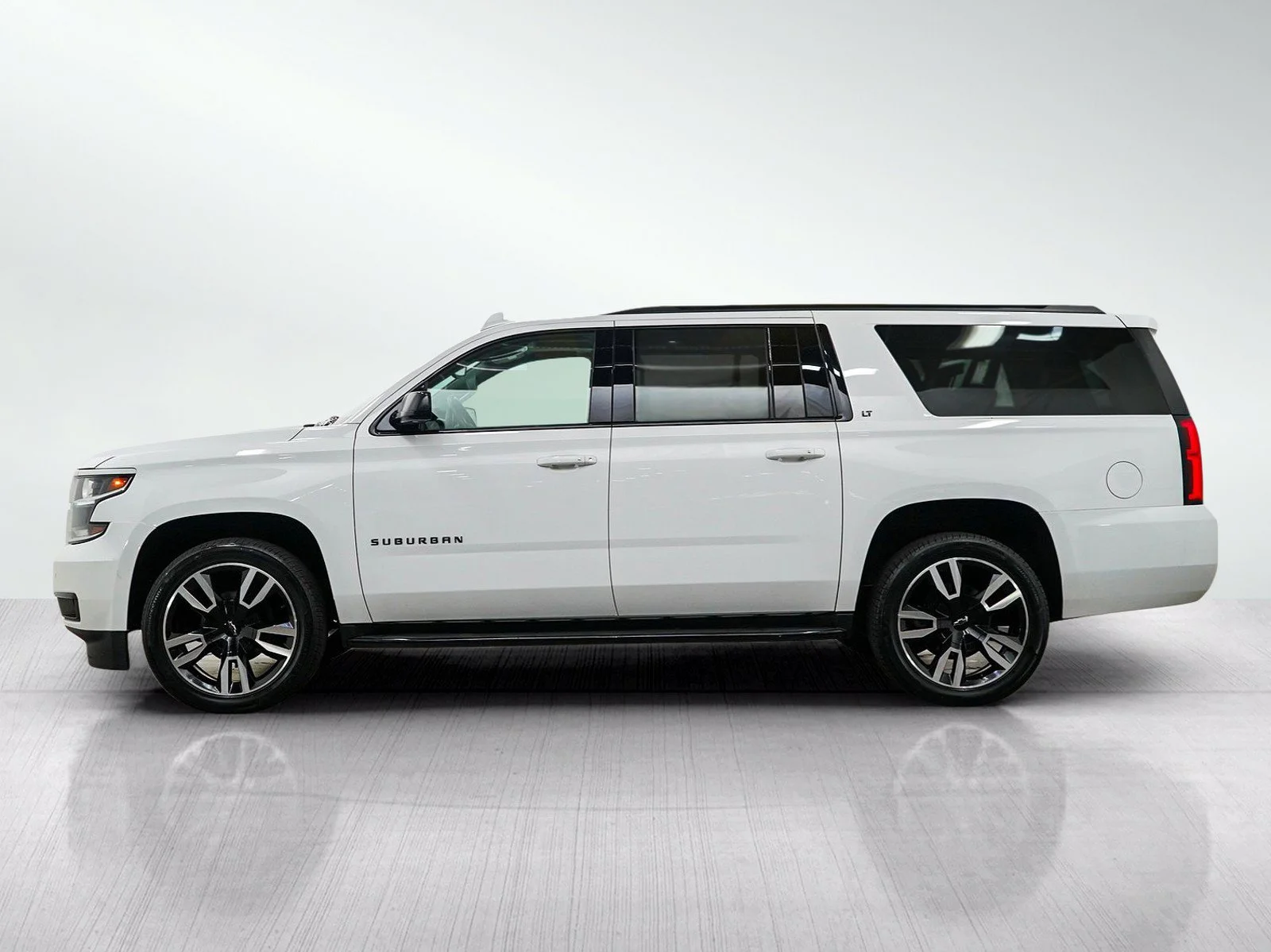 Used 2020 Chevrolet Suburban LT with VIN 1GNSKHKC3LR288757 for sale in Hopkins, Minnesota
