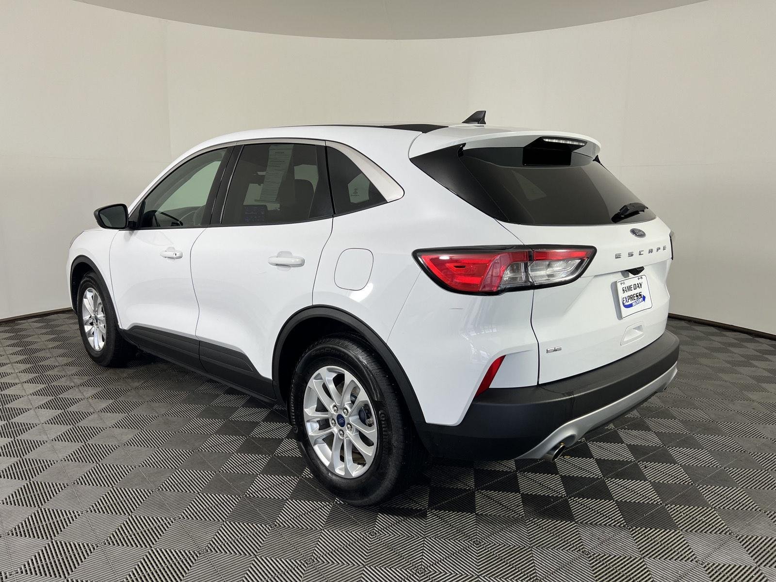 Used 2022 Wh Ford SE image 24
