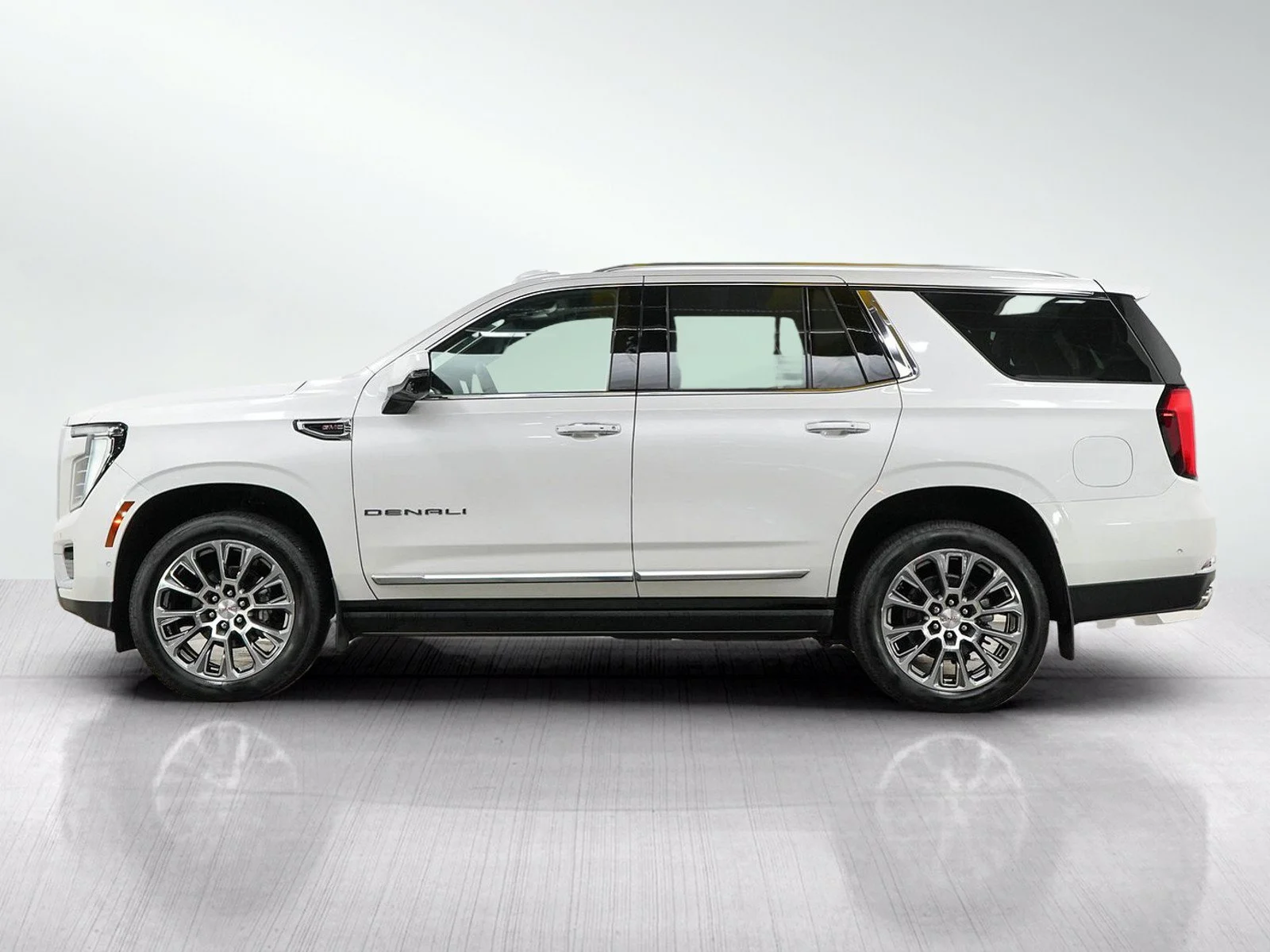 Used 2025 White Frost Tricoat GMC Denali image 2