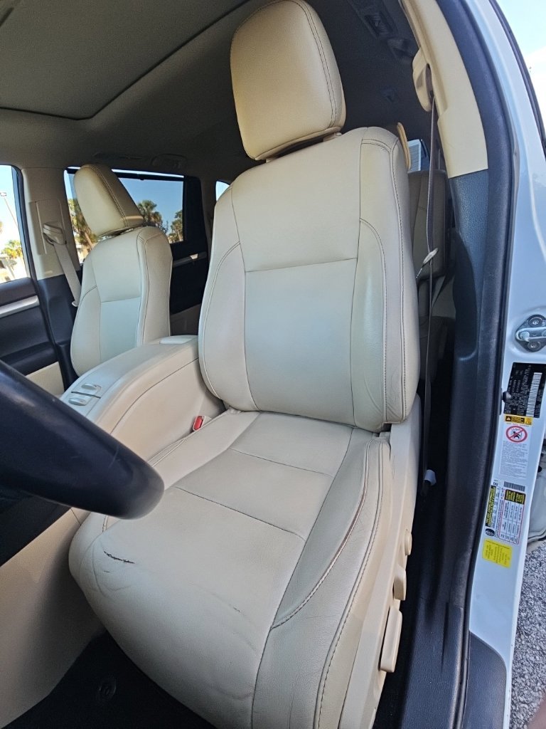 Used 2017 White Toyota XLE image 29