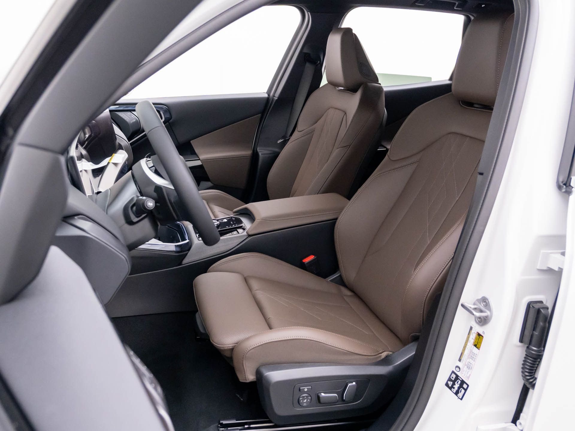 New 2026 Mineral White Metallic BMW 30 xDrive image 16