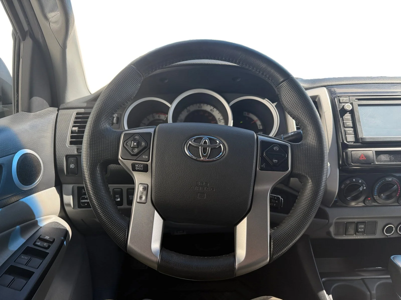 Used 2014 Super White Toyota Base image 10
