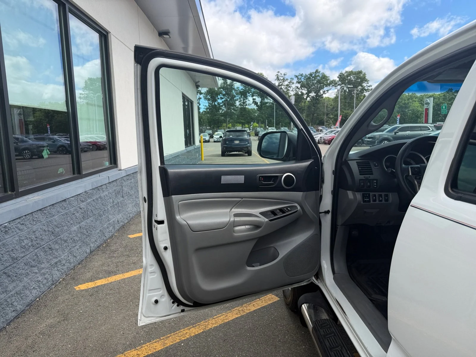 Used 2014 Super White Toyota Base image 44