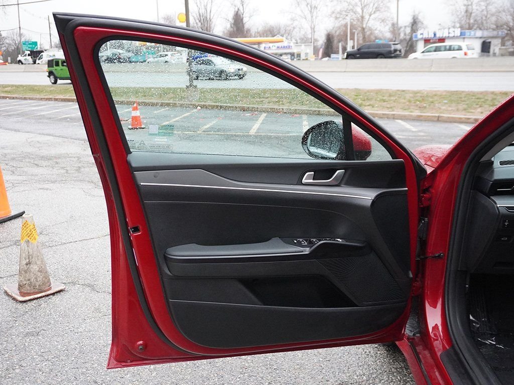 Used 2025 Red Kia LXS image 21