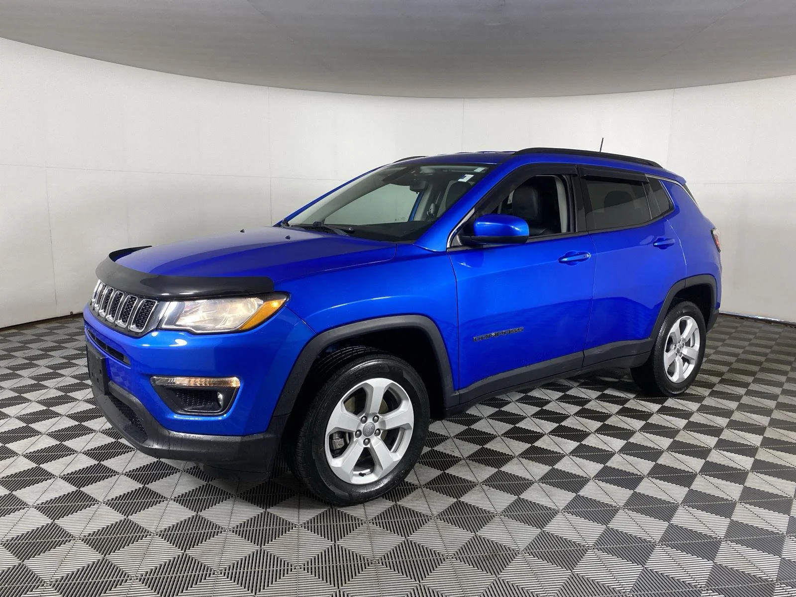 Used 2020 Laser Blue Pearlcoat Jeep Latitude image 3