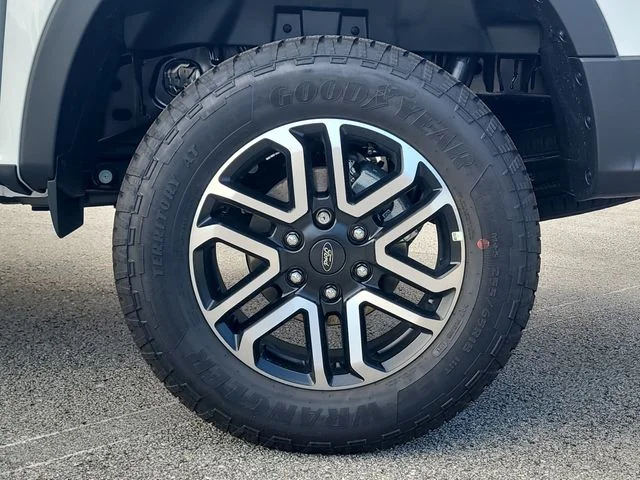 New 2026 Oxford White Ford Lariat image 8