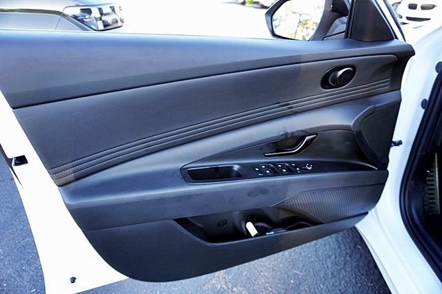 Used 2025 White Hyundai SEL Sport image 20