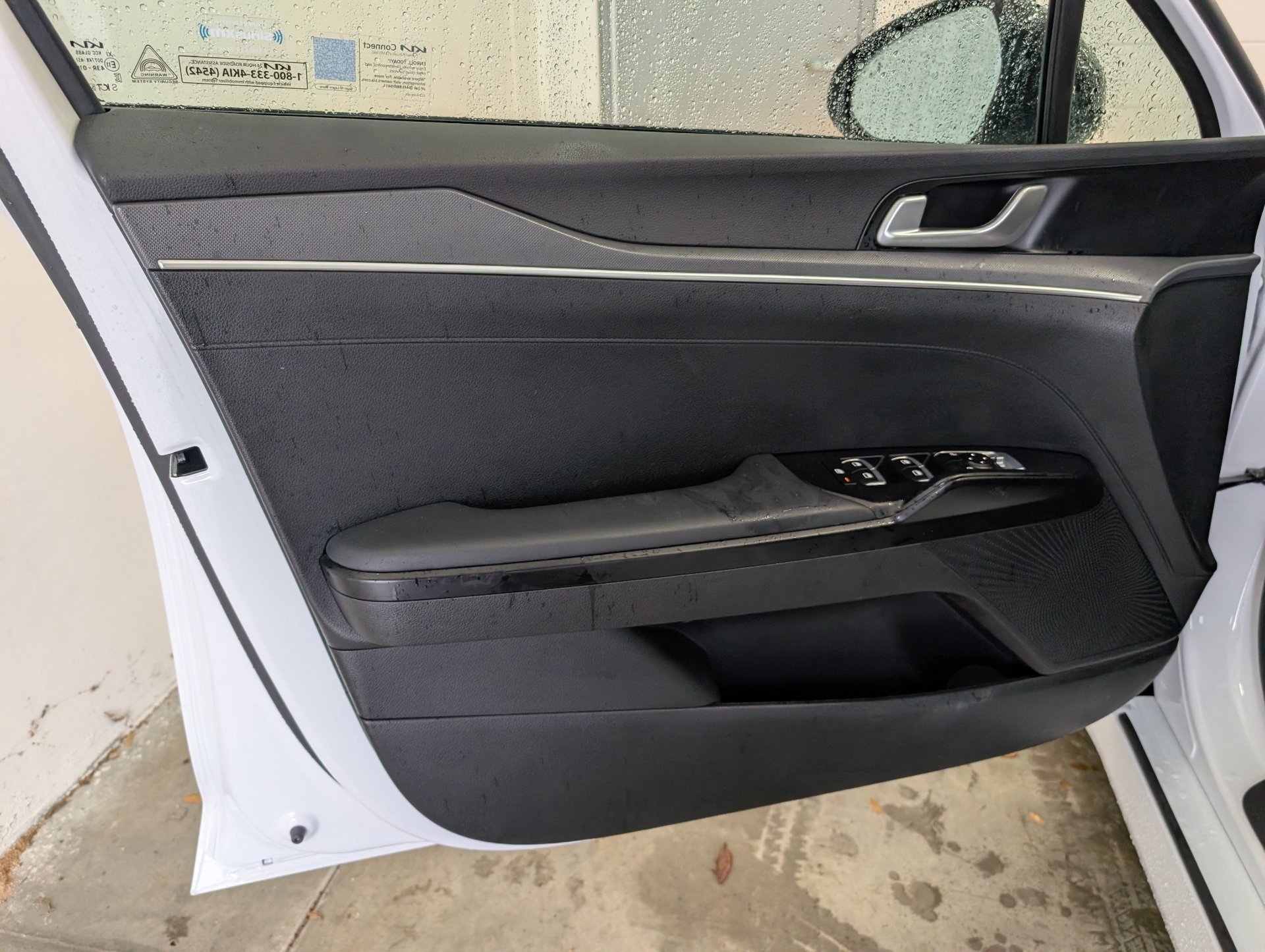 Used 2024 White Kia GT-Line image 21