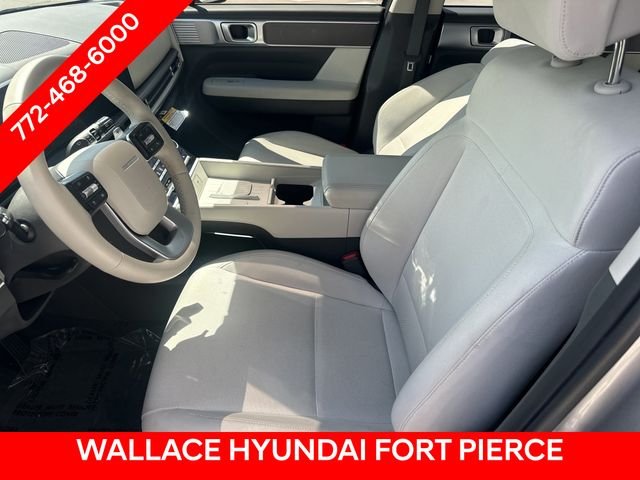 Used 2025 Silver Hyundai SE image 18