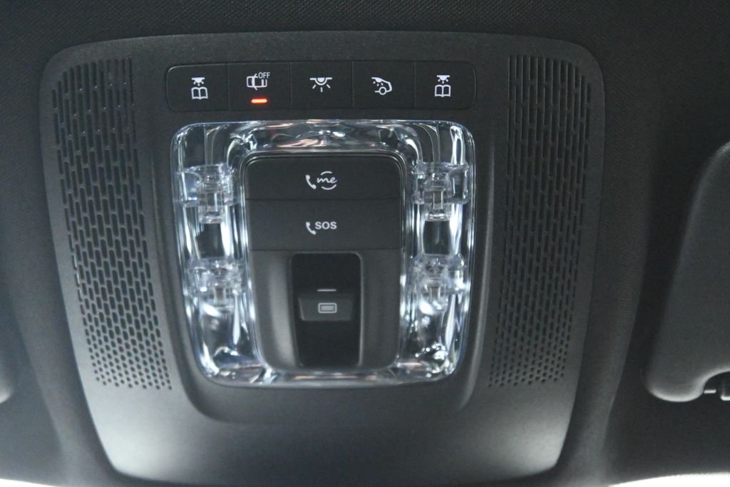 Used 2026 Night Black Mercedes-Benz GLB 250 image 22