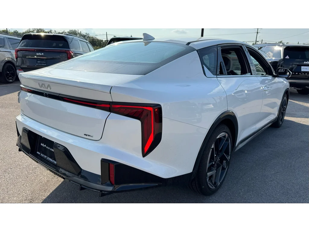 New 2026 Whi Kia GT-Line image 4