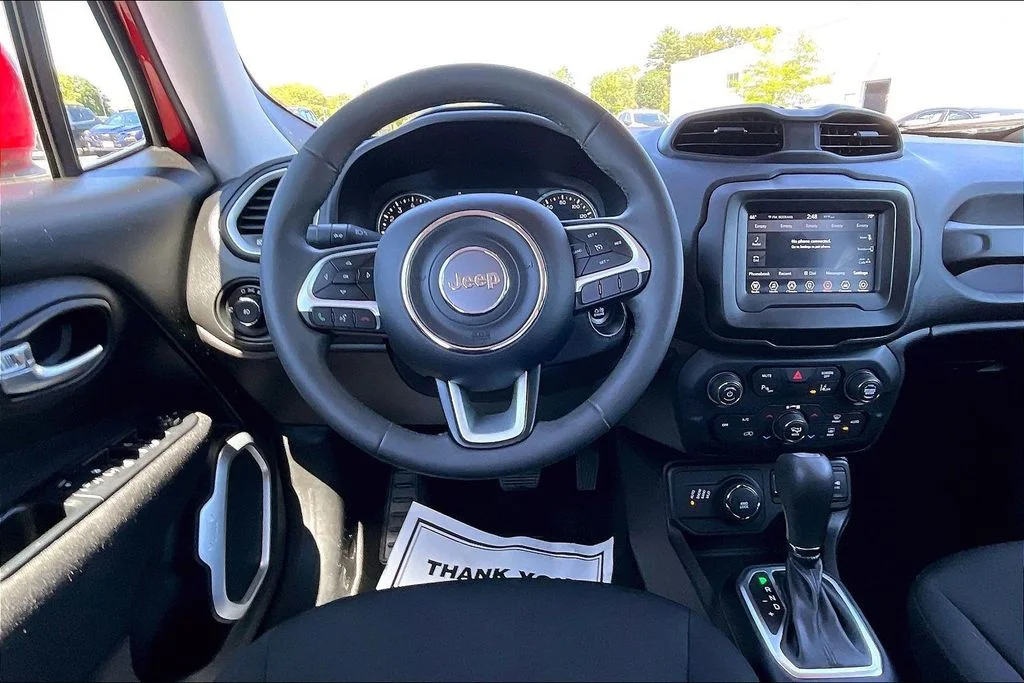 Used 2018 Red Jeep Latitude image 4