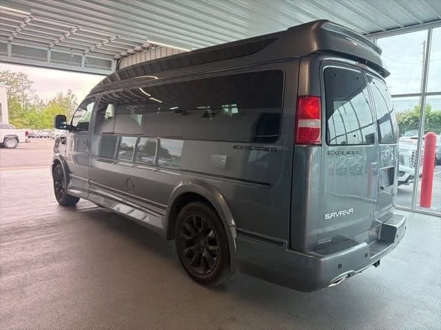 Used 2025 Special Exterior Color GMC Work Van image 14
