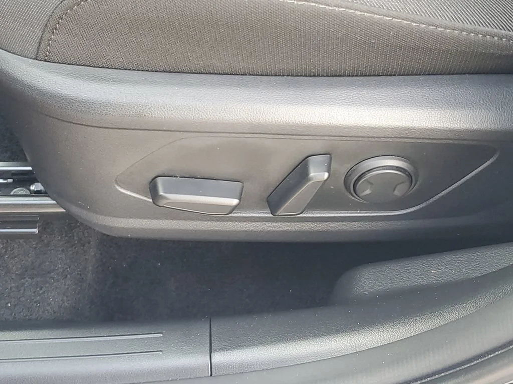 Used 2023 Black Hyundai SEL image 16