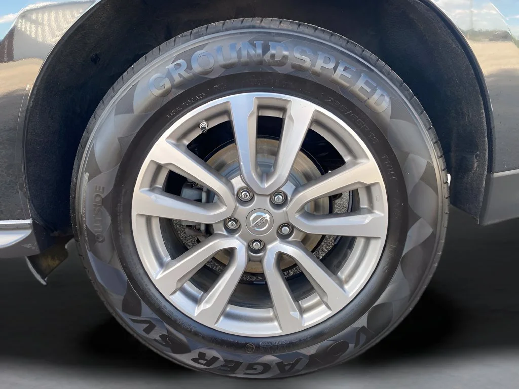 Used 2015 C Black Nissan S image 32