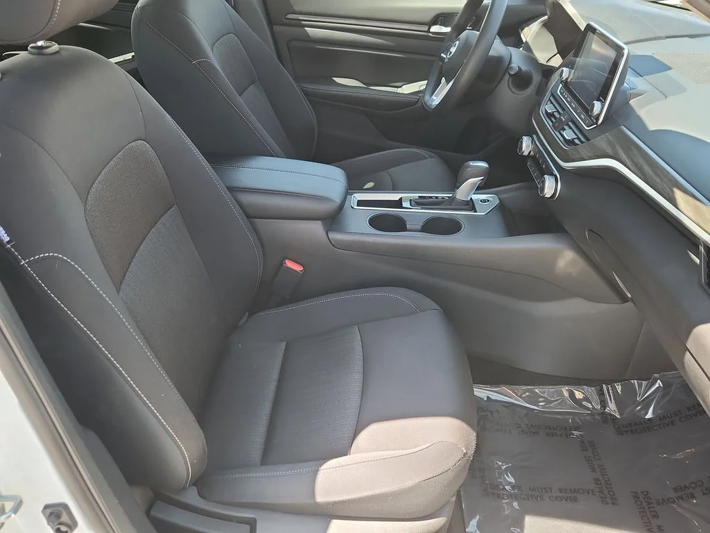 Used 2025 White Nissan 2.5 SV image 14