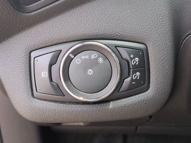 Used 2014 Gray Ford SE image 18