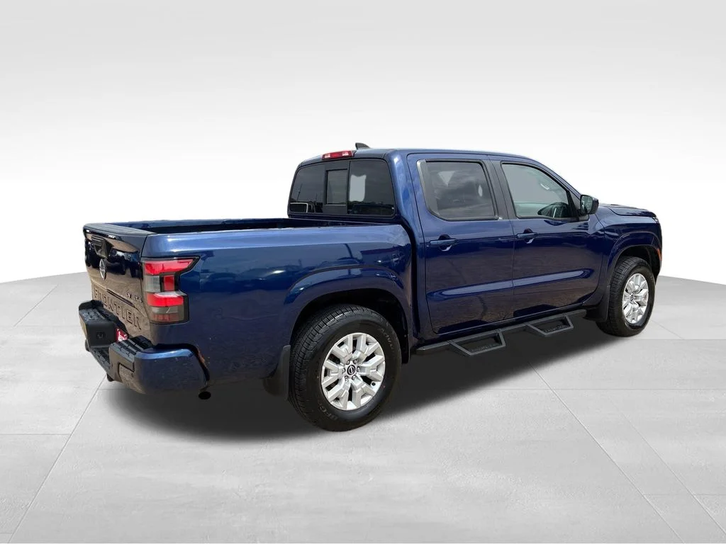 Used 2022 Blue Nissan SV image 9