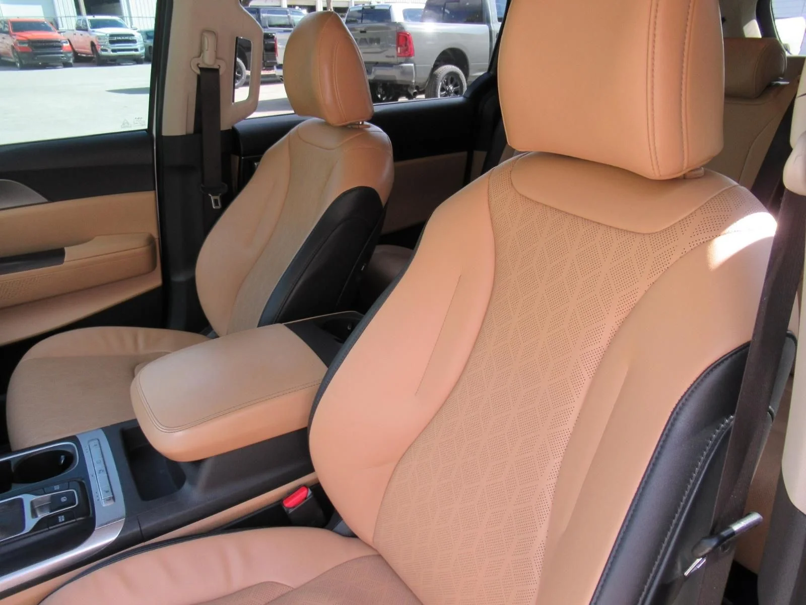 Used 2024 White Kia LX image 17