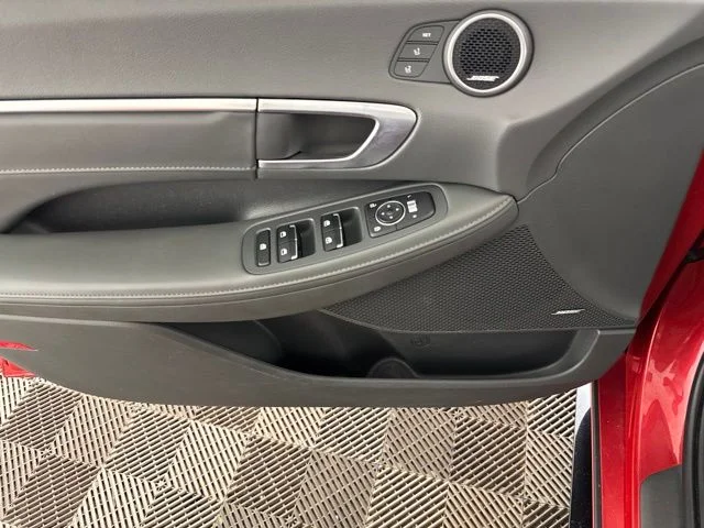 Used 2020 Red Hyundai Limited image 18