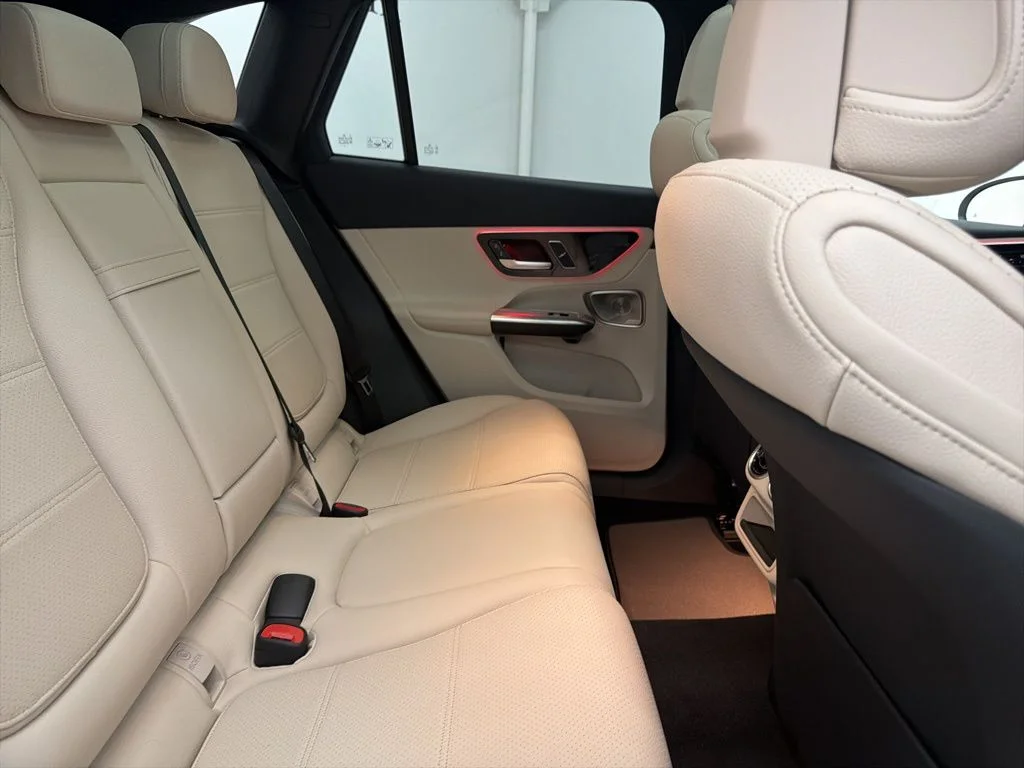 Used 2026 White Mercedes-Benz GLC 300 image 26