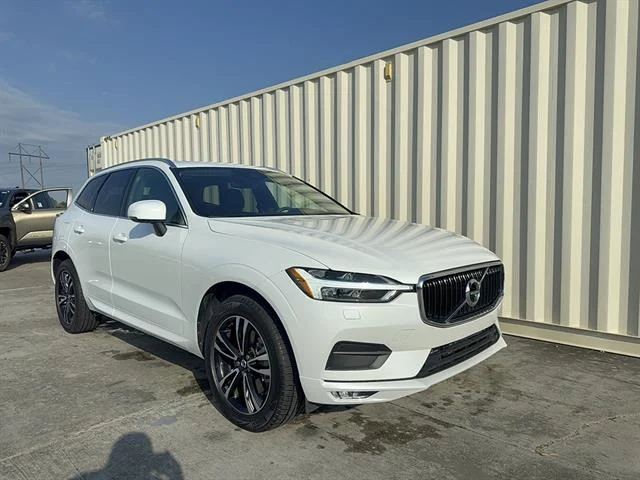 Used 2020 Crystal White Metallic Volvo T6 Momentum image 1