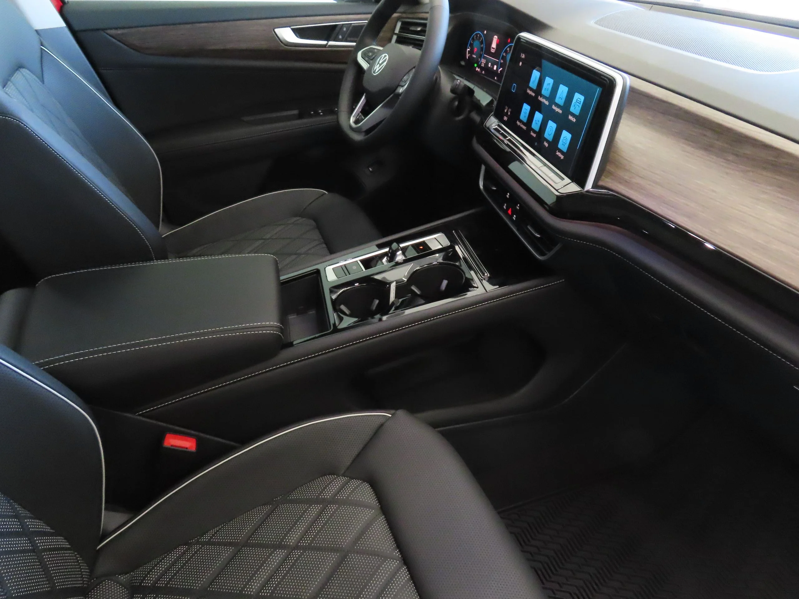 2025 Volkswagen Atlas SEL Premium R-Line - Photo 27