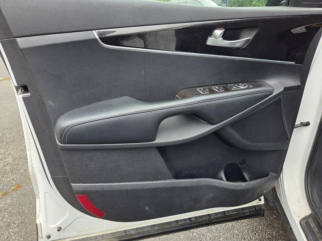 Used 2017 White Kia LX image 12