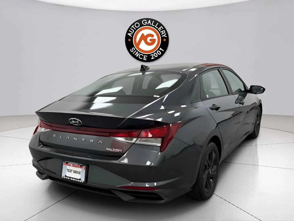 Used 2021 Gray Hyundai SEL image 3