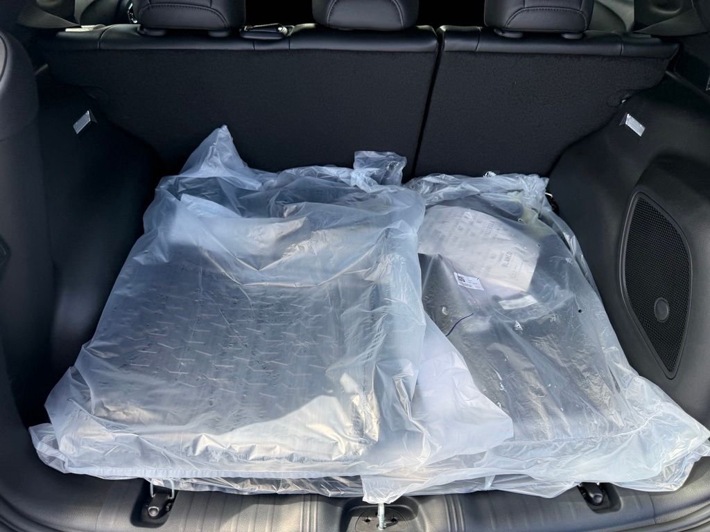New 2026 Silver Zynith Metallic Clearcoat Jeep  image 45