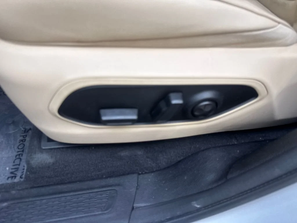 Used 2022 Silver Jeep Limited image 32