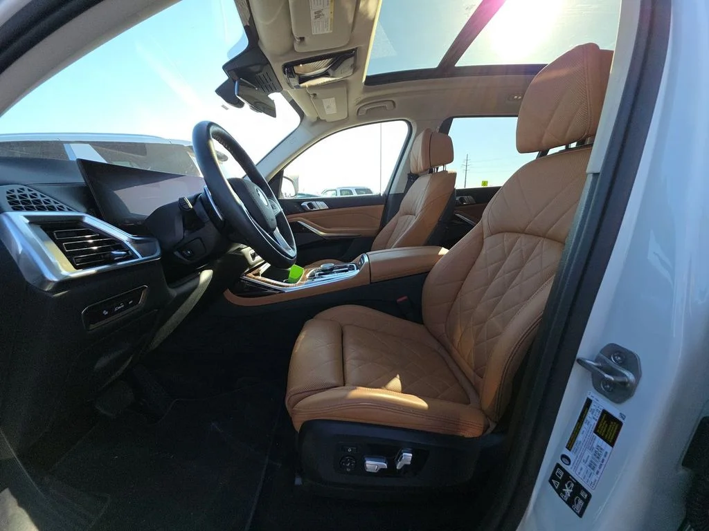 Used 2026 White BMW xDrive40i image 3